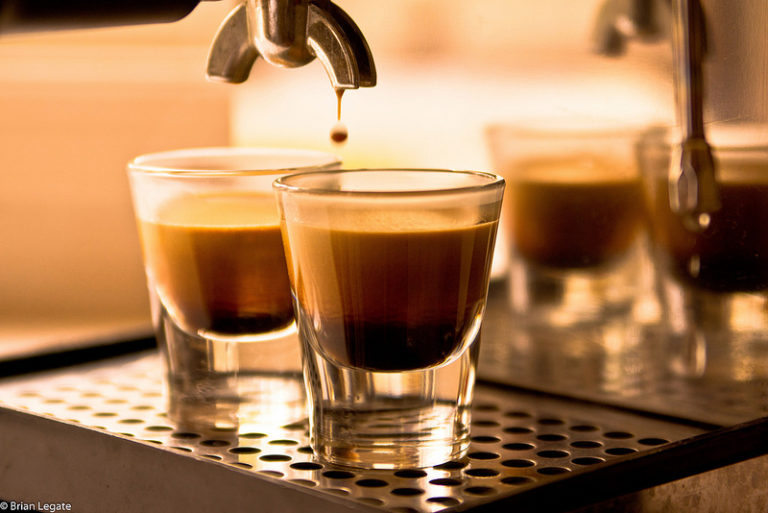 El nombre correcto del café más famoso del mundo es, ¿expresso o espresso?